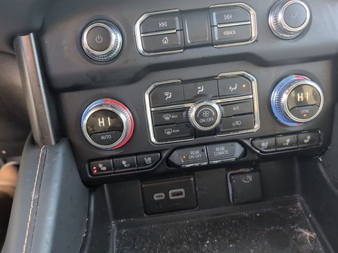 Used 2024 GMC Yukon XL AT4 w/ Technology Package image 16