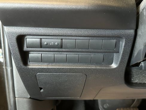 Used 2022 Mitsubishi Outlander ES image 17