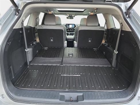Used 2022 Toyota Highlander Platinum image 14