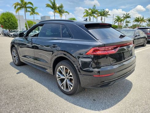 Used 2022 Audi Q8 Premium w/ Convenience Package AWD/4WD image 4