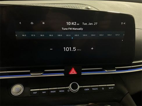 Used 2024 Hyundai Elantra Limited image 23