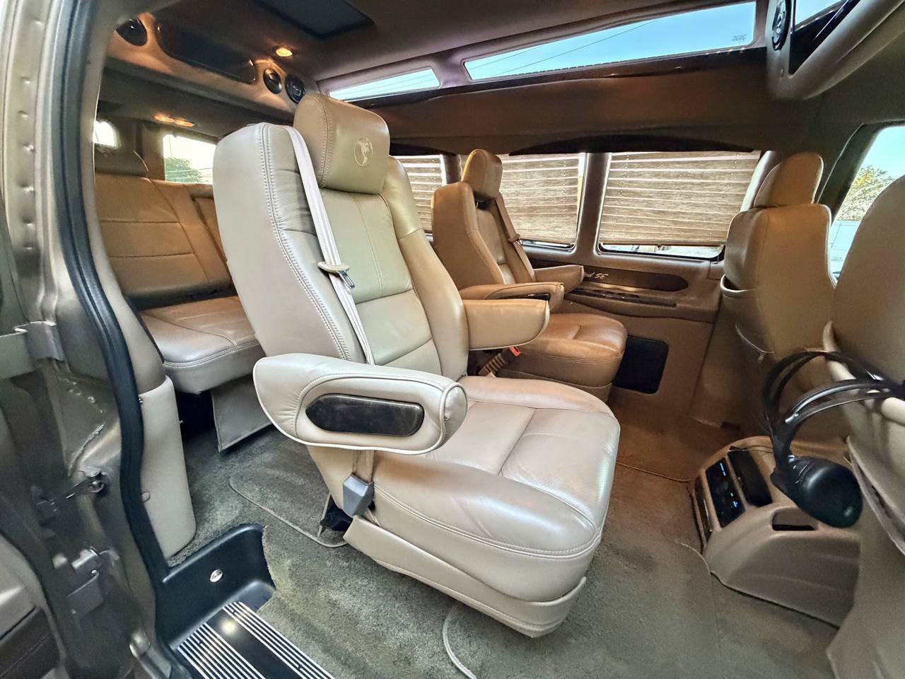 Used 2019 GMC Savana 2500 w/ Enhanced Convenience Package RWD image 35
