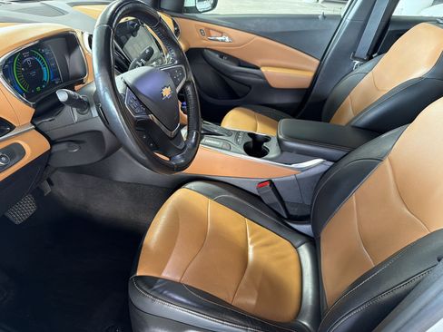 Used 2018 Chevrolet Volt Premier w/ Driver Confidence Package FWD image 4