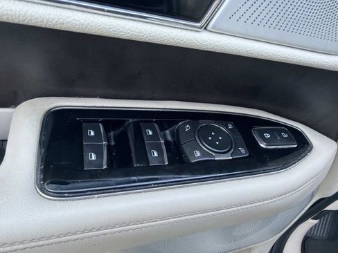 Used 2020 Lincoln Navigator L Reserve w/ Equipment Group 208A Reserve AWD/4WD image 11