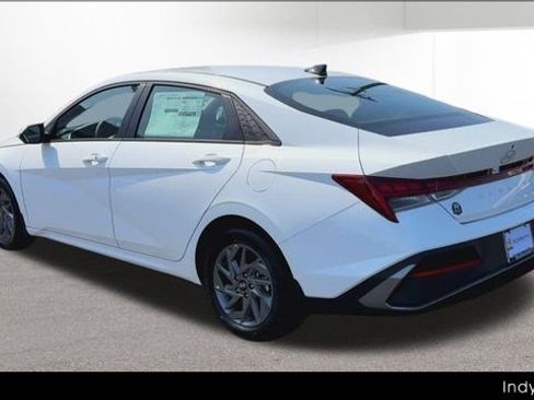 Used 2025 Hyundai Elantra Hybrid FWD image 59