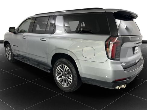 Used 2025 Chevrolet Suburban Z71 AWD/4WD image 3