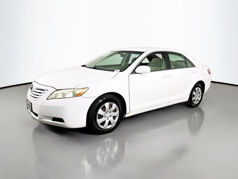 Used 2009 Toyota Camry LE FWD image 3