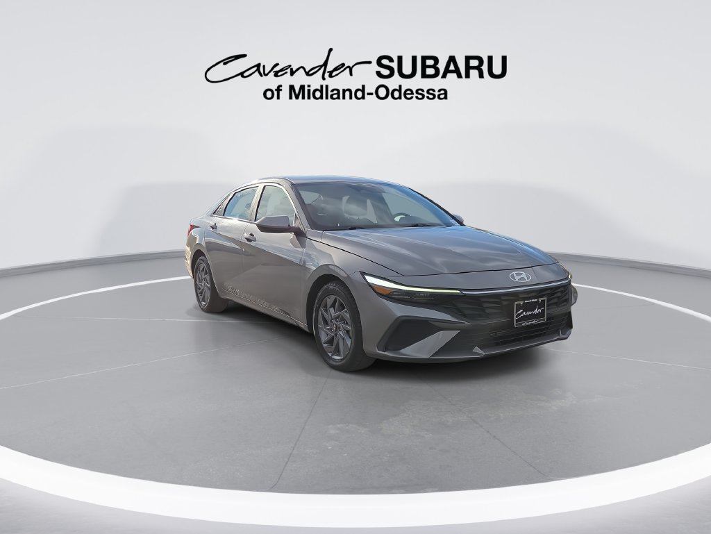Used 2024 Hyundai Elantra SEL FWD image 2