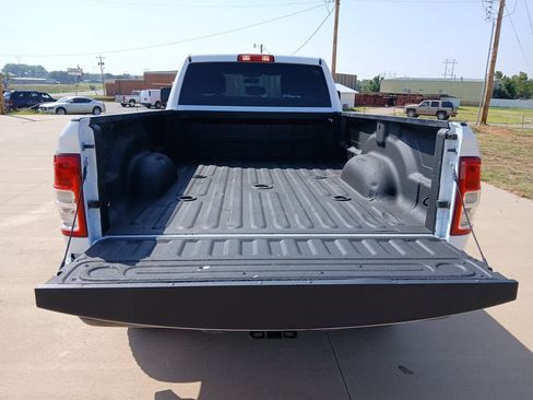 Used 2024 RAM 2500 Tradesman w/ Chrome Appearance Group AWD/4WD image 5