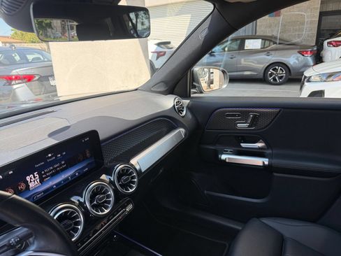 Used 2025 Mercedes-Benz GLB 250 4MATIC image 34