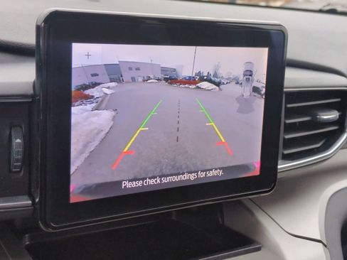 Used 2022 Ford Explorer XLT w/ Equipment Group 202A image 30