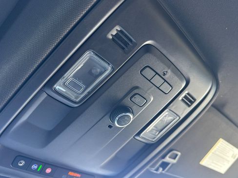 Used 2024 Chevrolet Suburban LT image 26