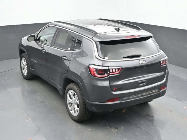 Used 2024 Jeep Compass Latitude AWD/4WD image 39