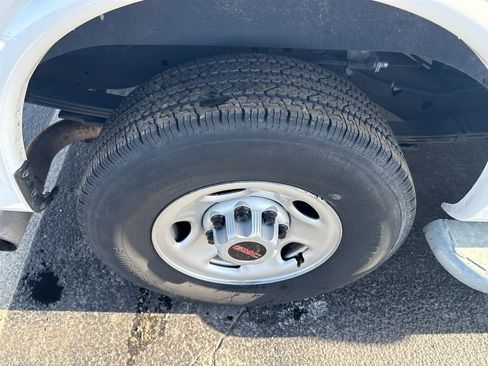 Used 2024 GMC Savana 2500 w/ Driver Convenience Package image 9