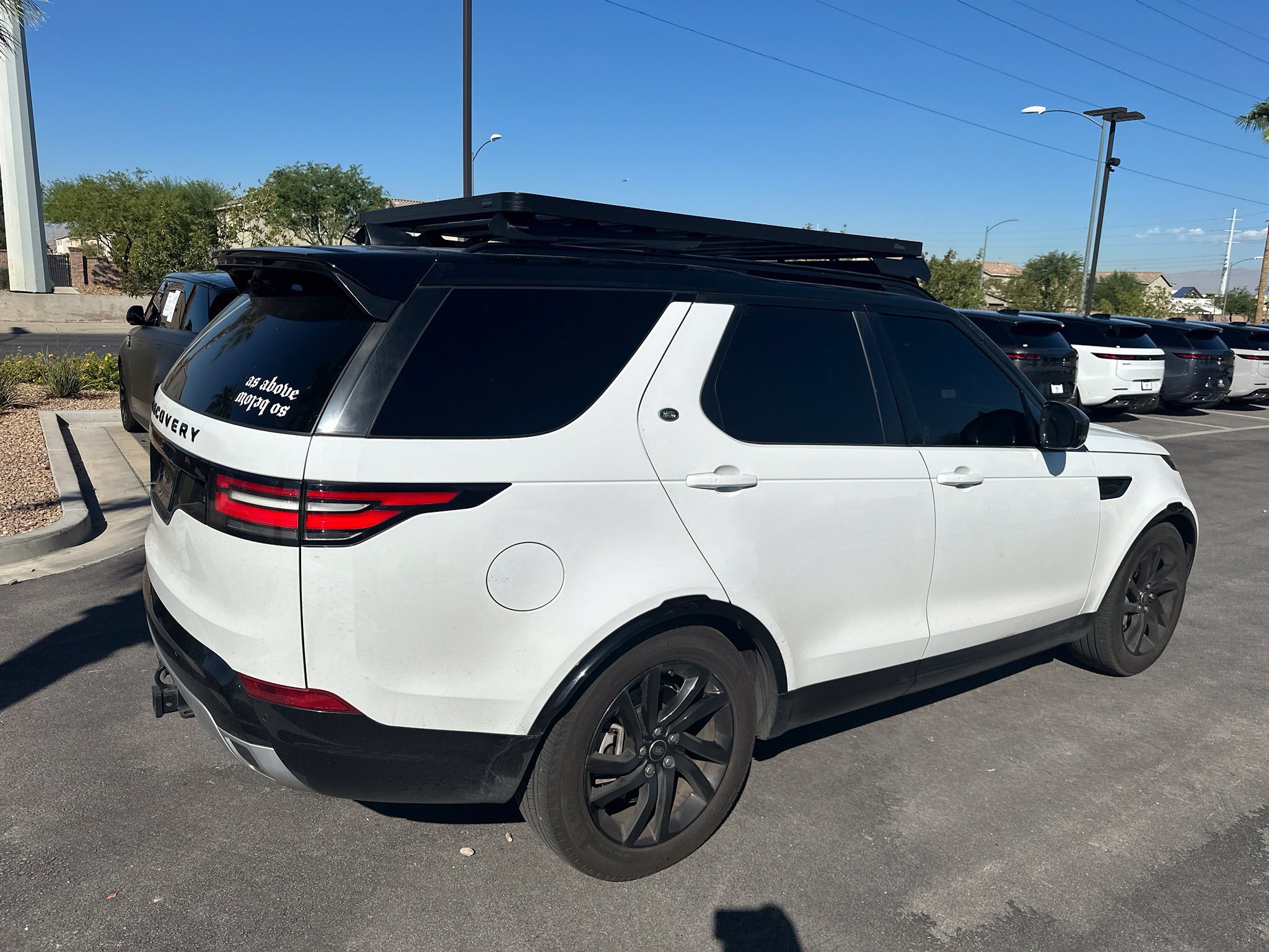 Used 2018 Land Rover Discovery HSE AWD/4WD image 3