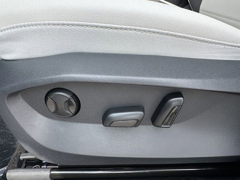 New 2025 Volkswagen Taos SE image 16