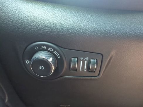 Used 2023 Jeep Compass Latitude w/ Sun and Sound Group AWD/4WD image 28