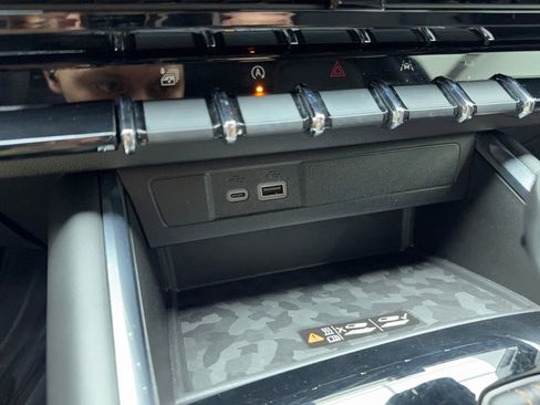 Used 2024 GMC Canyon AT4 w/ AT4 Premium Package image 37