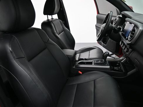 Used 2020 Toyota Tacoma TRD Sport image 11