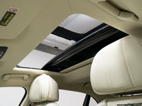 Used 2021 Bentley Flying Spur W12 image 36