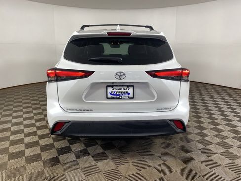 Used 2023 Toyota Highlander XLE image 8