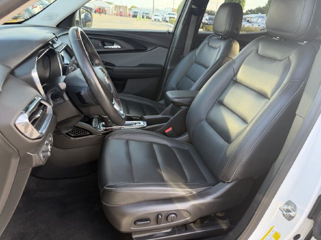 Used 2021 Chevrolet TrailBlazer LT w/ Premium Seating Package FWD image 24