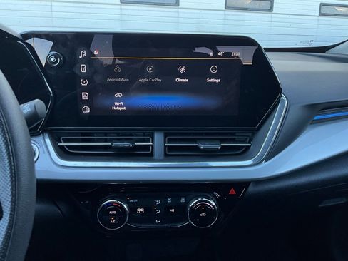 Used 2025 Chevrolet Trax LT image 23