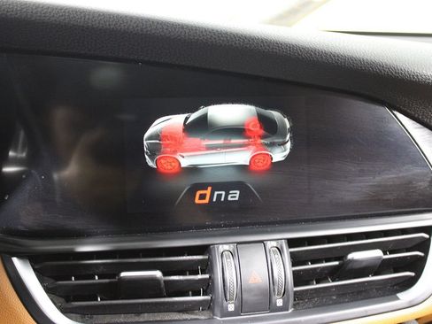 Used 2018 Alfa Romeo Giulia RWD image 27