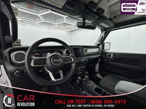 Used 2021 Jeep Gladiator Overland AWD/4WD image 14