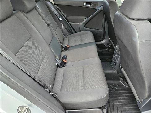 Used 2017 Volkswagen Tiguan S image 17