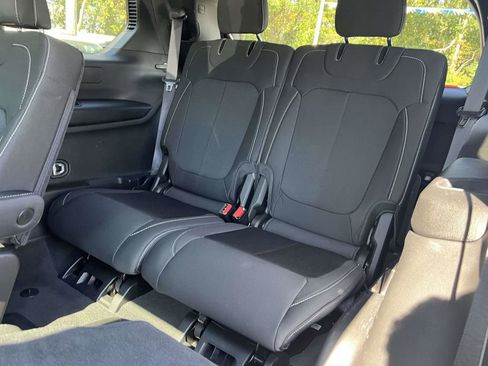 Used 2025 Jeep Grand Cherokee L Laredo image 17