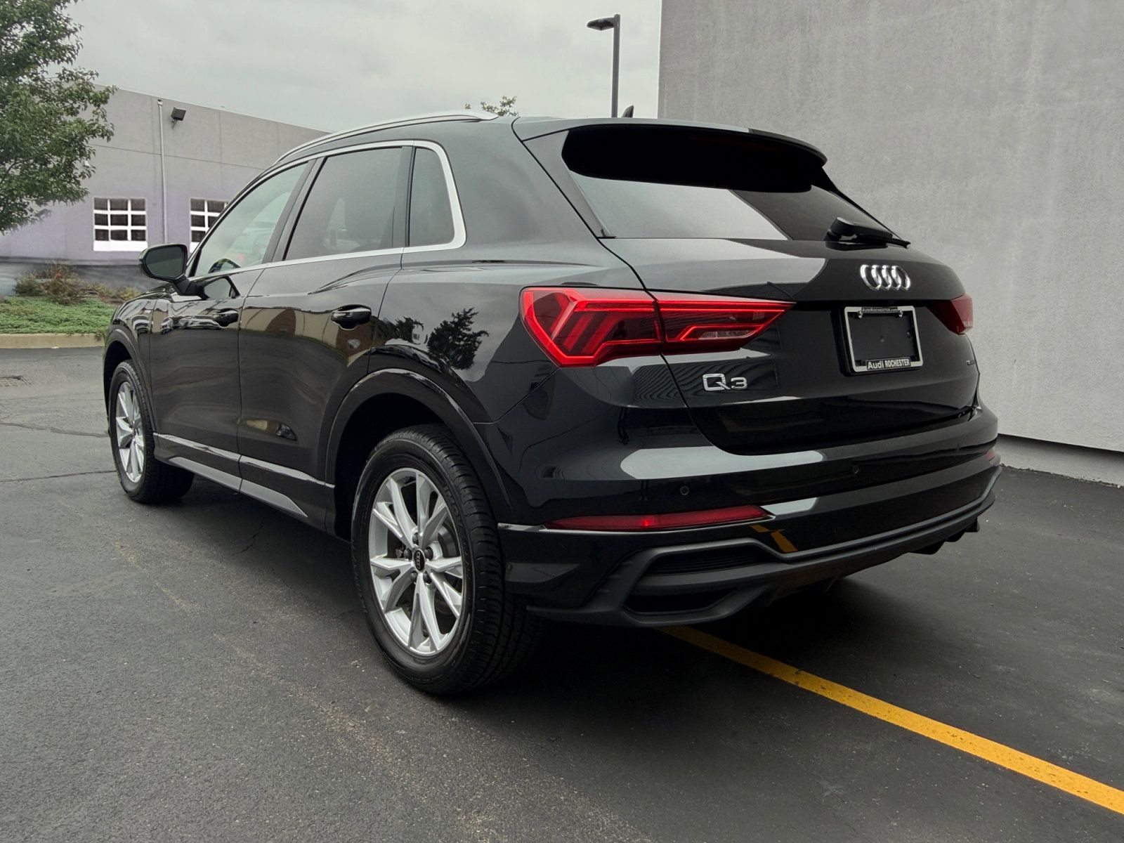 Used 2024 Audi Q3 2.0T Premium AWD/4WD image 3