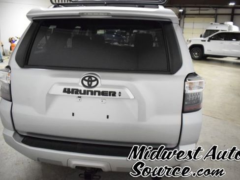 Used 2023 Toyota 4Runner SR5 Premium image 4