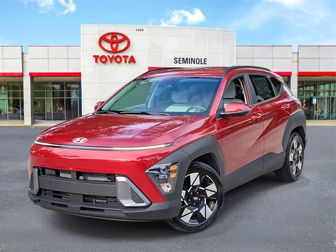 Used 2025 Hyundai Kona SEL image 1