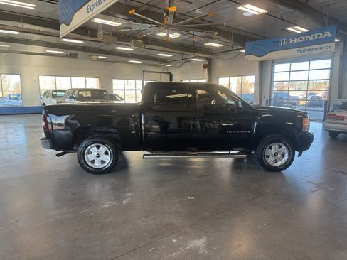 Used 2008 Chevrolet Silverado 1500 LT w/ Suspension Package, Off-Road image 6
