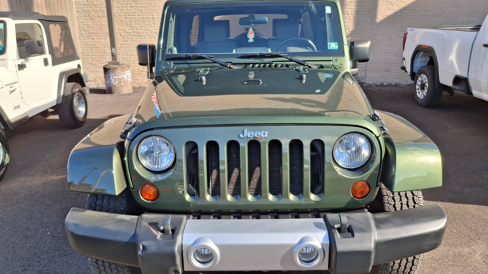 Used 2008 Jeep Wrangler Unlimited Sahara w/ Trailer Tow Group AWD/4WD image 2