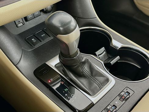 Used 2018 Toyota Highlander Limited image 25