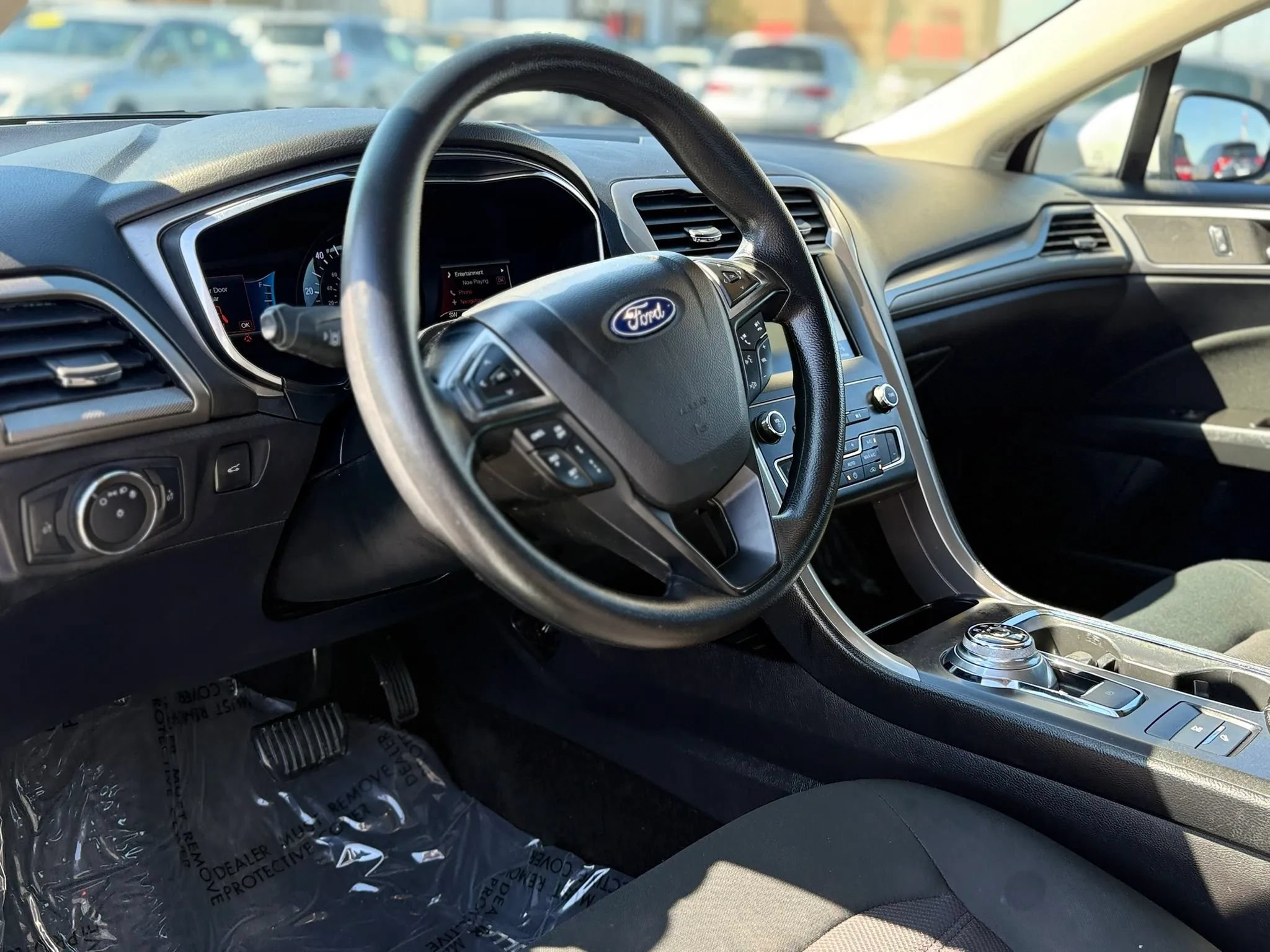 Used 2020 Ford Fusion SE FWD image 12