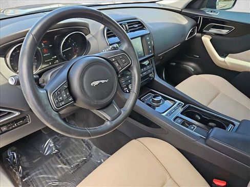 Used 2018 Jaguar F-PACE Premium AWD/4WD image 12