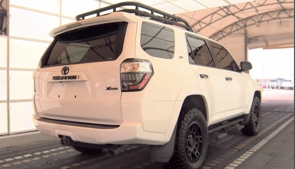 Used 2022 Toyota 4Runner SR5 Premium w/ Moonroof Package AWD/4WD image 5
