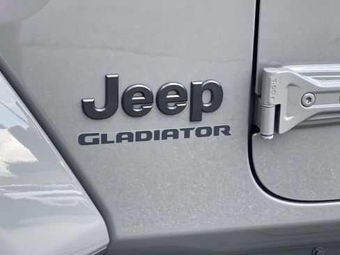Used 2022 Jeep Gladiator Sport AWD/4WD image 12