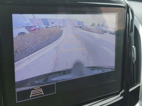 Used 2021 Chevrolet Traverse LT FWD image 29