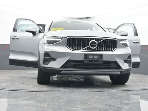 Used 2025 Volvo XC40 B5 Core image 62