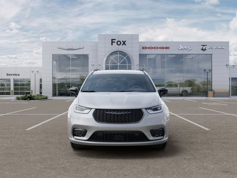 New 2026 Chrysler Pacifica Select w/ S Appearance Package image 6