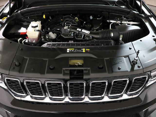 Used 2024 Jeep Grand Cherokee Limited AWD/4WD image 38