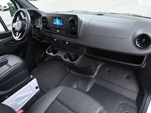Used 2023 Mercedes-Benz Sprinter 2500 image 23