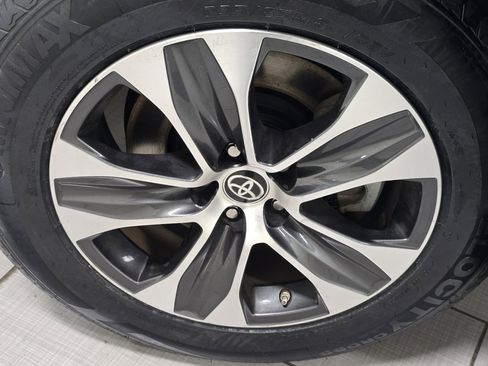 Used 2021 Toyota Highlander XLE image 8