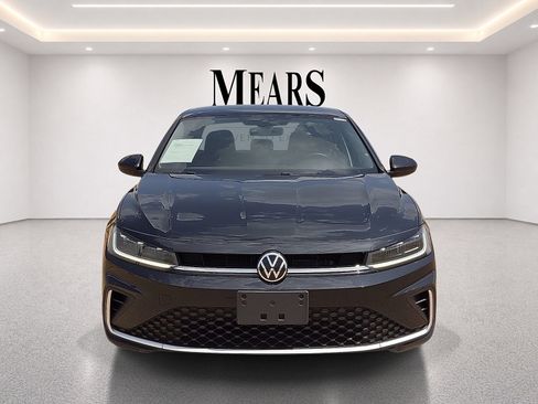 Used 2025 Volkswagen Jetta SE FWD image 8