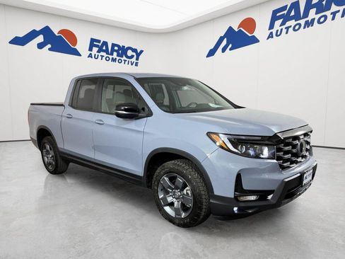 Used 2025 Honda Ridgeline TrailSport image 2
