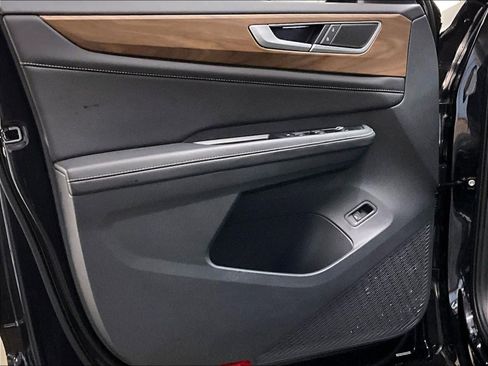 Used 2025 Volkswagen Atlas SE w/ Black Wheel Package image 24